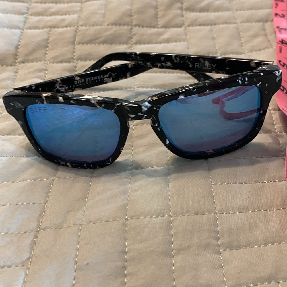 Diff Sunglasses - image 8